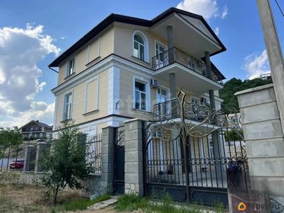 дом, 258 м&sup2;, 4 сотки