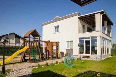 дом, 172.3 м&sup2;, 10 соток