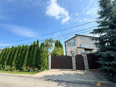 дом, 298.7 м&sup2;, 6 соток