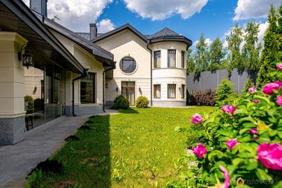 дом, 700 м&sup2;, 17 соток